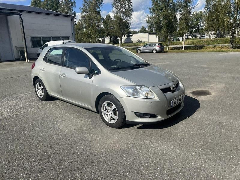 Silver Begagnad 2007 Toyota Auris Halvkombi | 30 000 kr (Bra pris) - Bild 1/2