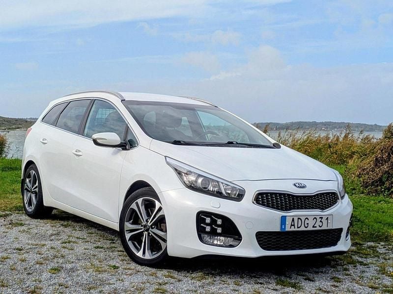 Vit Begagnad 2018 Kia Ceed GT-Line Kombi | 159 900 kr (Marknadspris) - Bild 1/4