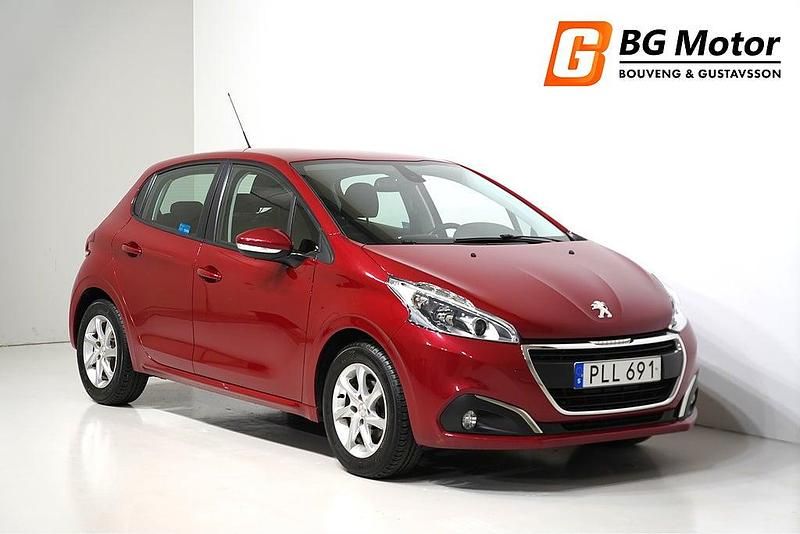Mörkröd Begagnad 2017 Peugeot 208 Halvkombi | 89 900 kr (Marknadspris) - Bild 1/3