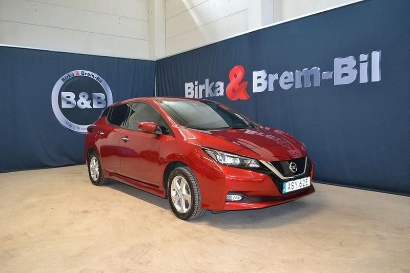 Röd Begagnad 2021 Nissan Leaf N-Connecta Halvkombi | 199 900 kr (Marknadspris) - Bild 1/4