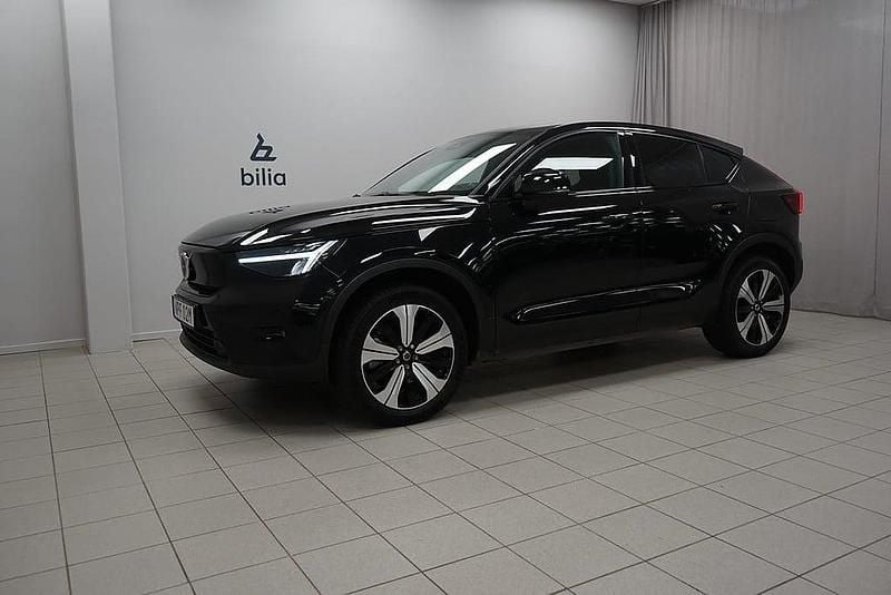 Svart Begagnad 2022 Volvo C40 Plus SUV | 344 900 kr (Marknadspris) - Bild 1/3