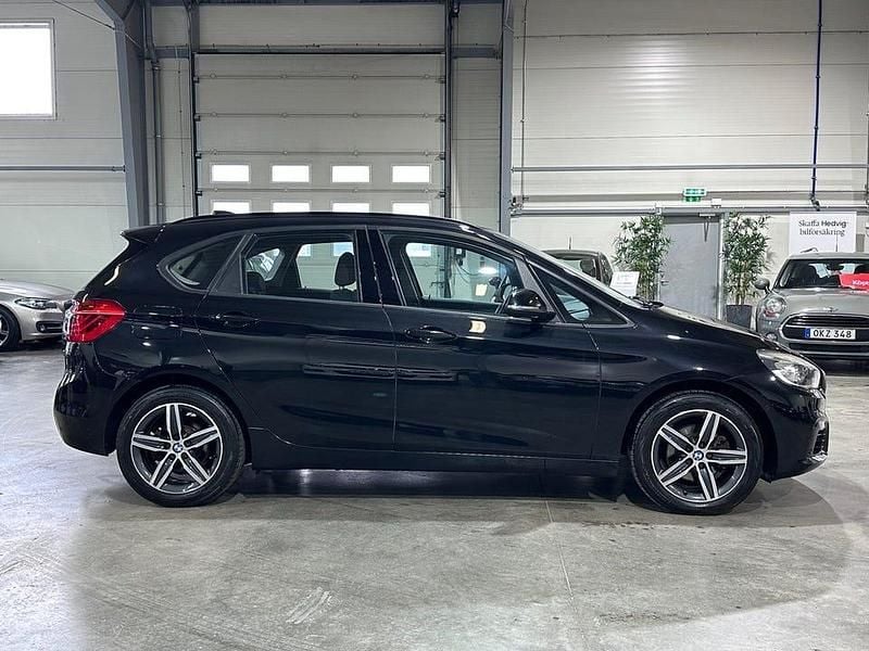 Begagnad BMW 218 Active Tourer Sport Line 150 HK (110 kW) 2015 Svart Minibuss
