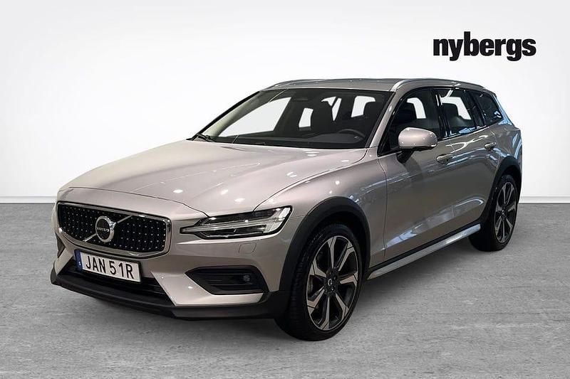 Silver Begagnad 2024 Volvo V60 CC Plus Kombi | 459 000 kr (Marknadspris) - Bild 1/4