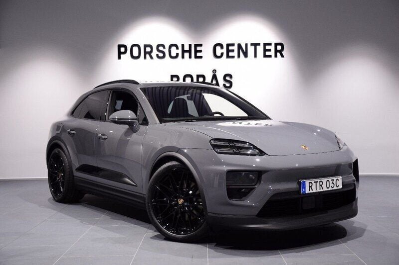 Grå (grey) Begagnad 2025 Porsche Macan SUV | 1 275 000 kr (Marknadspris) - Bild 1/4
