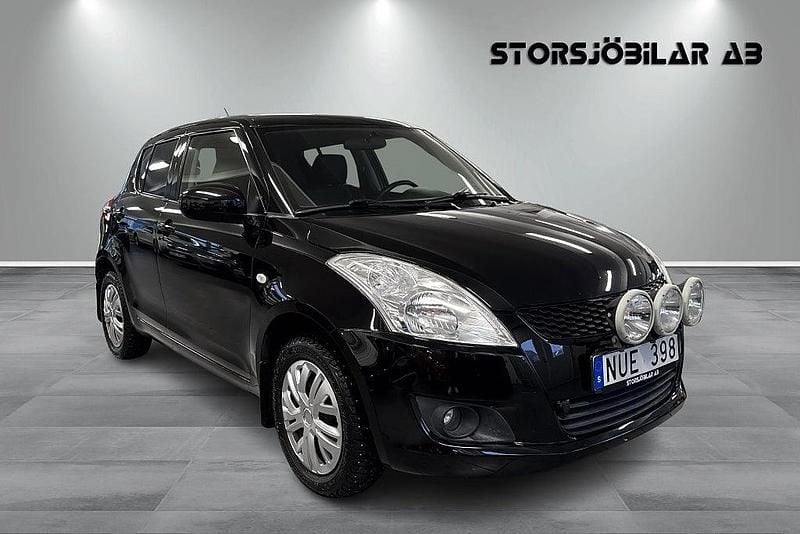 Svart Begagnad 2011 Suzuki Swift Halvkombi | 69 000 kr (Marknadspris) - Bild 1/4