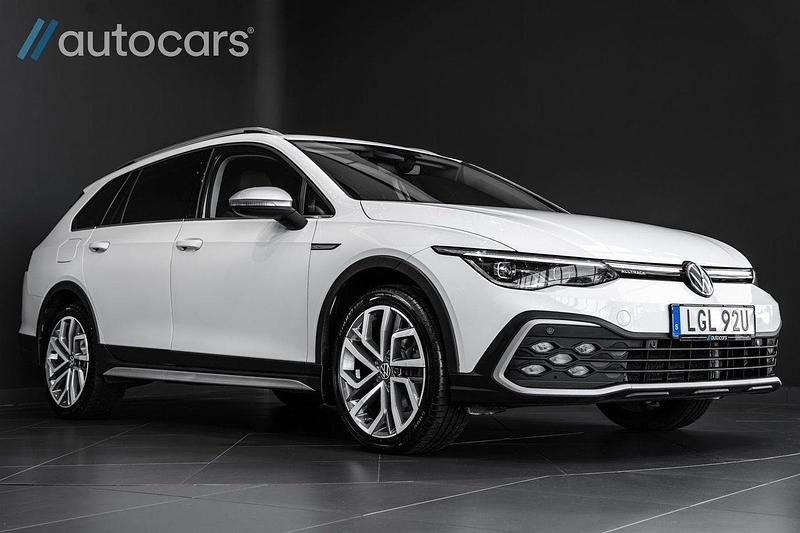 Vit Begagnad 2022 VW Golf Alltrack Kombi | 339 000 kr (Lite dyr) - Bild 1/4