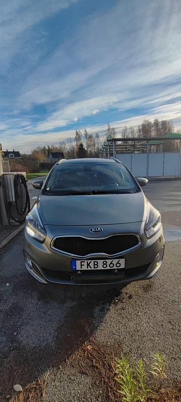 Begagnad Kia Carens 115 HK (84 kW) 2015 Minibuss