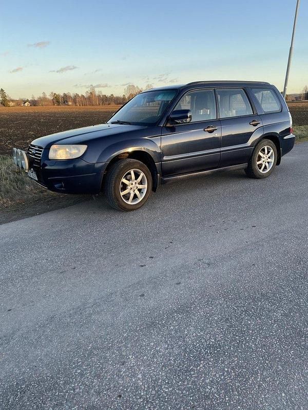 Blå Begagnad 2006 Subaru Forester SUV | 22 000 kr (Superpris) - Bild 1/4