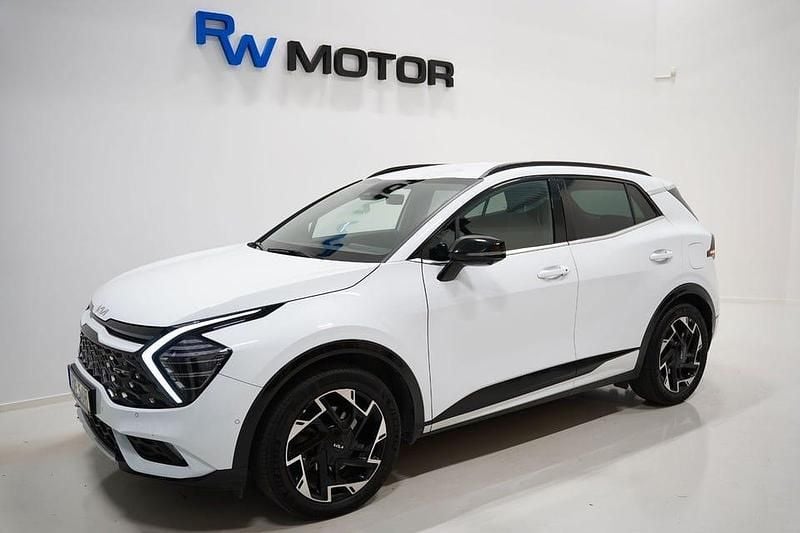 Vit Begagnad 2022 Kia Sportage GT-Line SUV | 308 900 kr (Bra pris) - Bild 1/4