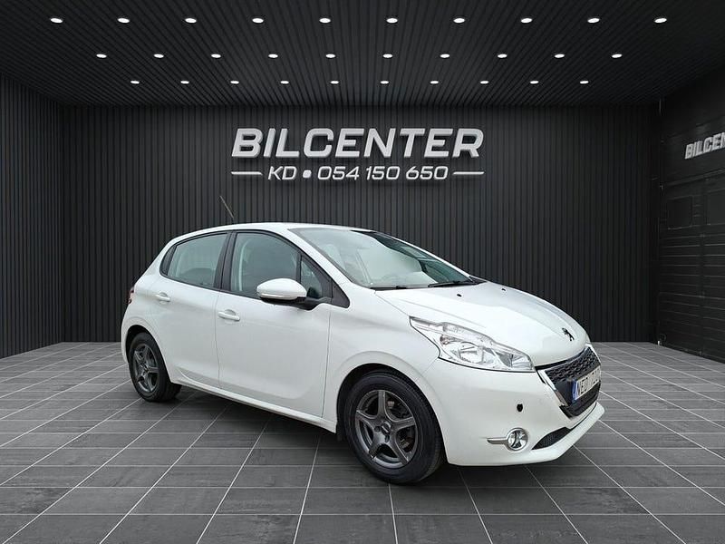 Vit Begagnad 2012 Peugeot 208 Halvkombi | 79 900 kr (Marknadspris) - Bild 1/4