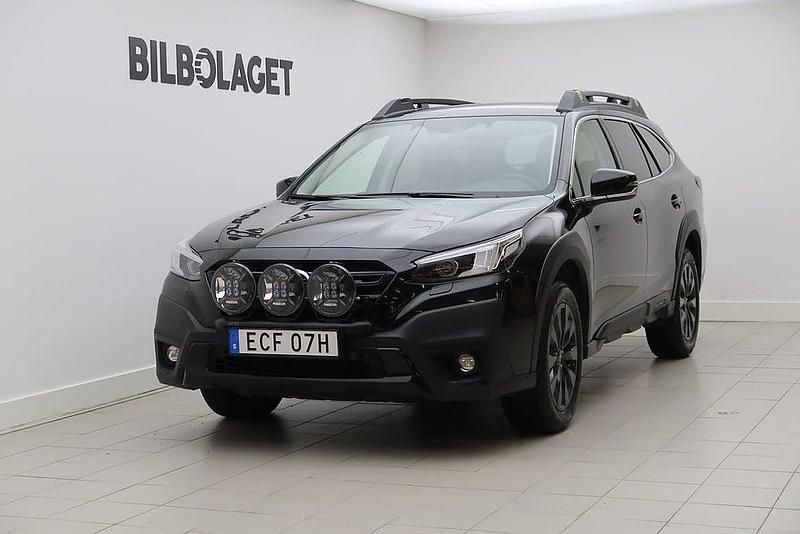 Svart Begagnad 2023 Subaru Outback Kombi | 369 800 kr (Marknadspris) - Bild 1/4