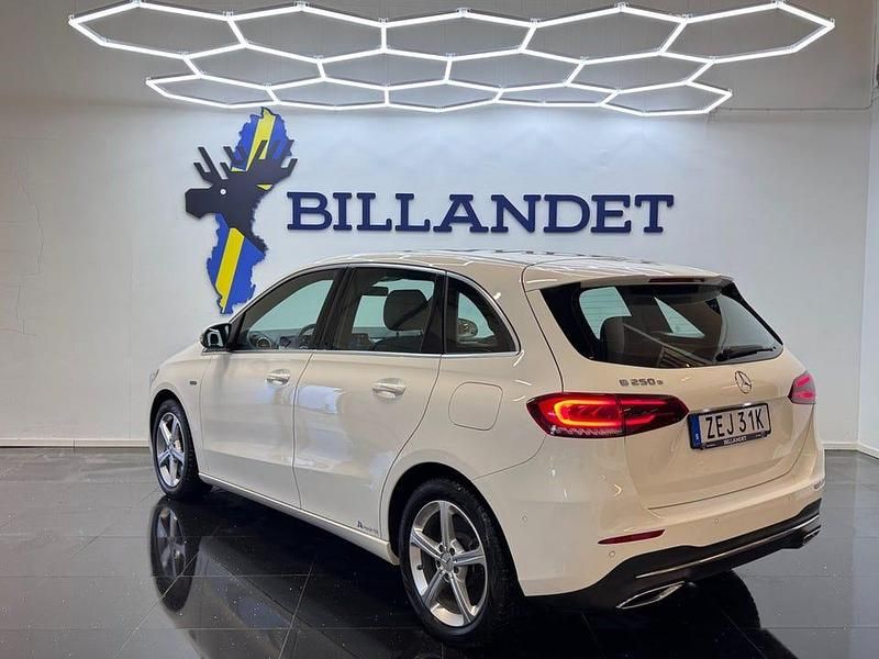 Begagnad Mercedes B250 Advantage 218 HK (160 kW) 2021 Vit Minibuss