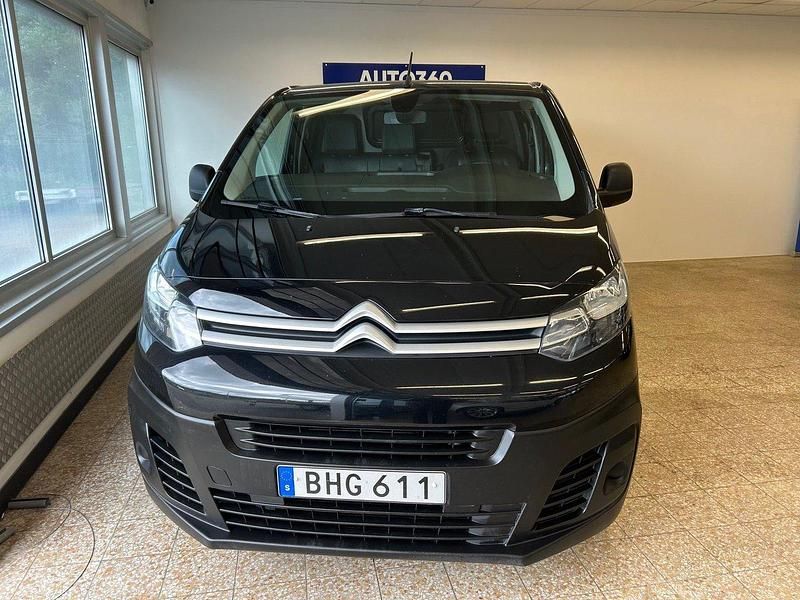 Svart Begagnad 2017 Citroën Jumpy Minibuss | 159 900 kr (Marknadspris) - Bild 1/4