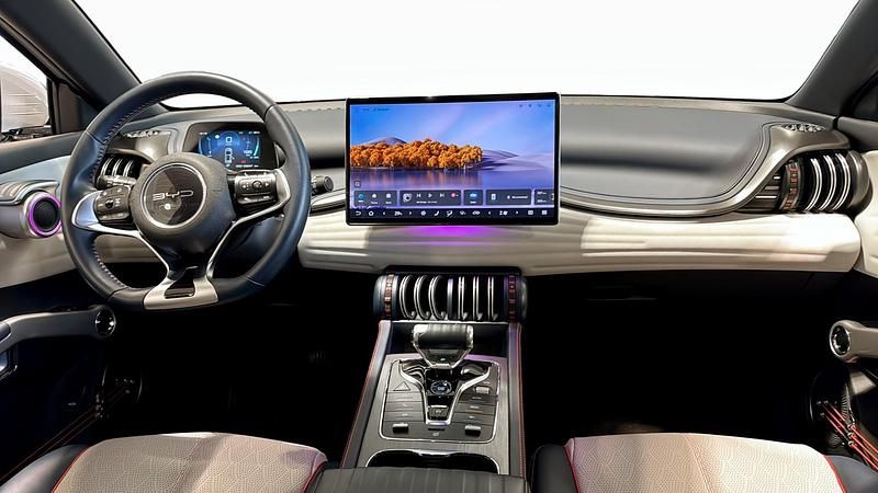 Begagnad BYD Atto 3 Design 150 kW (204 HK) 2022 Vit SUV