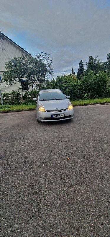 Silver Begagnad 2008 Toyota Prius Halvkombi | 55 000 kr (Marknadspris) - Bild 1/4