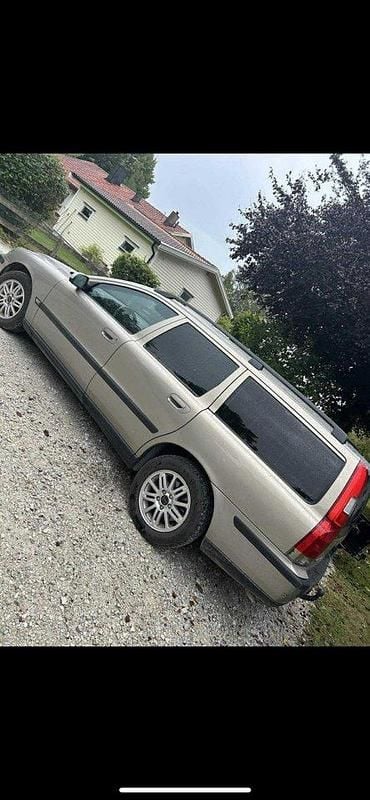 Brun Begagnad 2003 Volvo V70 Business Edition Kombi | 39 000 kr (Dyr) - Bild 1/4