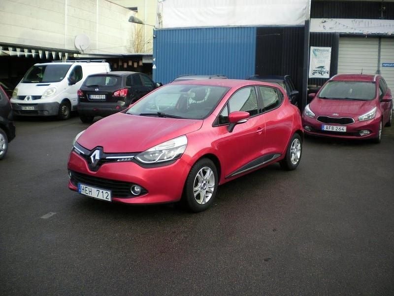 Röd Begagnad 2014 Renault Clio IV Halvkombi | 37 000 kr (Bra pris) - Bild 1/4
