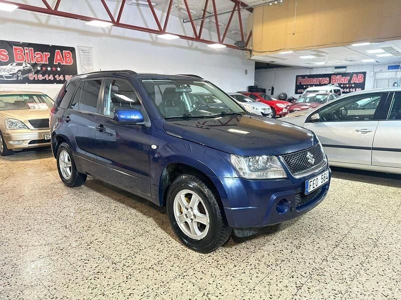 Mörkblå Begagnad 2006 Suzuki Grand Vitara SUV | 49 900 kr (Marknadspris) - Bild 1/4