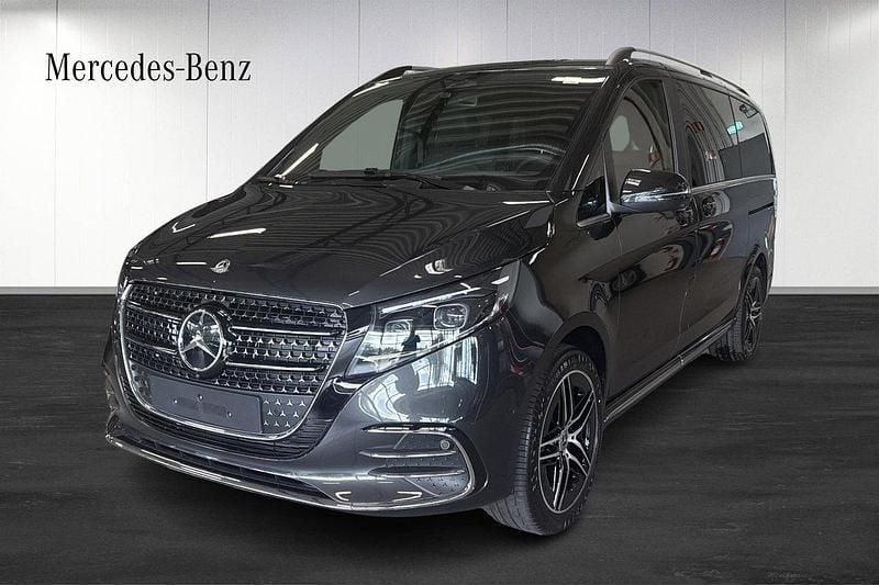 Mörkgrå Ny 2025 Mercedes V300 Avantgarde Minibuss | 976 910 kr (Marknadspris) - Bild 1/4