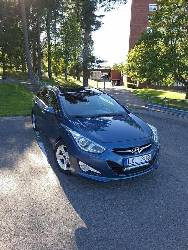 Blå Begagnad 2012 Hyundai i40 Kombi | 75 000 kr (Marknadspris) - Bild 1/4