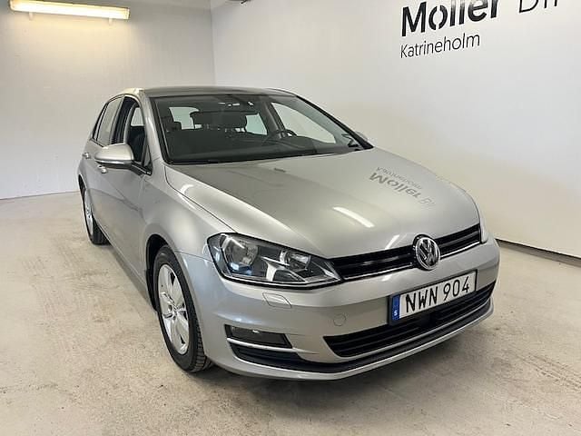 Silver (tungsten silver) Begagnad 2014 VW Golf VII Sedan | 89 000 kr (Bra pris) - Bild 1/4