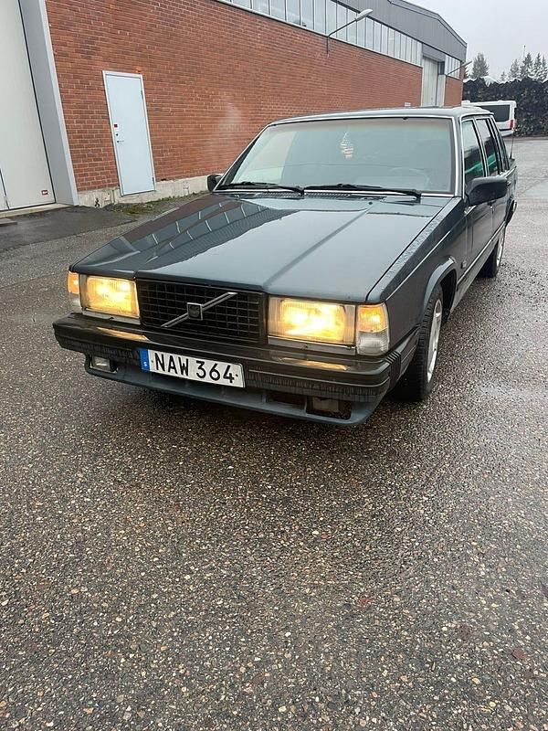 Begagnad 1988 Volvo 744 Sedan | 30 000 kr - Bild 1/4