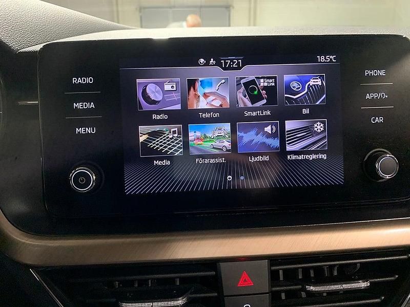 Röd Begagnad 2019 Skoda Scala Style Halvkombi | 164 900 kr (Marknadspris) - Bild 1/4