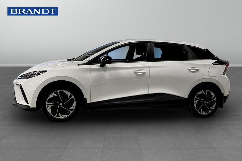 Begagnad MG MG4 EV 2023 Vit Halvkombi