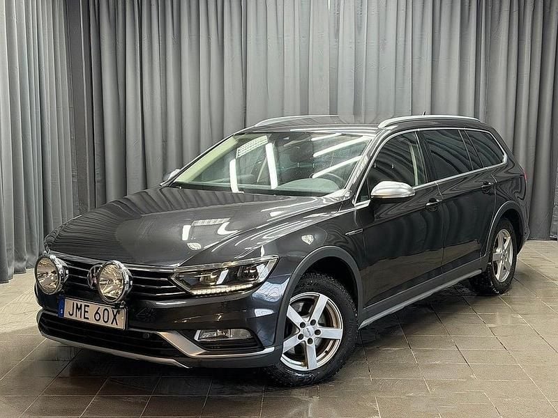Mörkgrå Begagnad 2019 VW Passat Alltrack Kombi | 239 000 kr (Marknadspris) - Bild 1/4