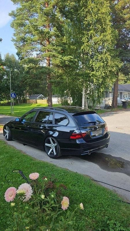 Svart Begagnad 2007 BMW 335 Kombi | 105 000 kr (Marknadspris) - Bild 1/4
