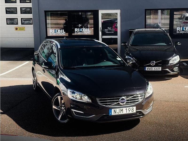 Svart Begagnad 2014 Volvo V60 Summum Kombi | 119 900 kr (Marknadspris) - Bild 1/4