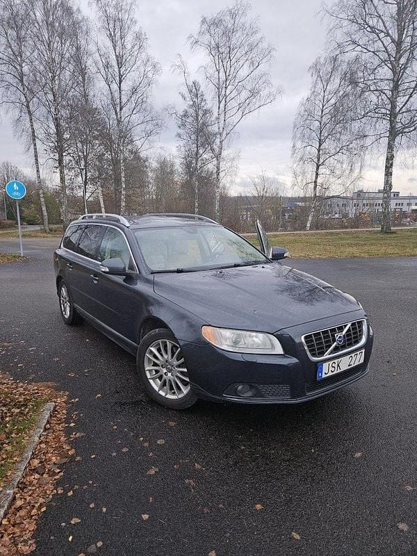 Grå Begagnad 2009 Volvo V70 Summum Kombi | 59 999 kr (Marknadspris) - Bild 1/4