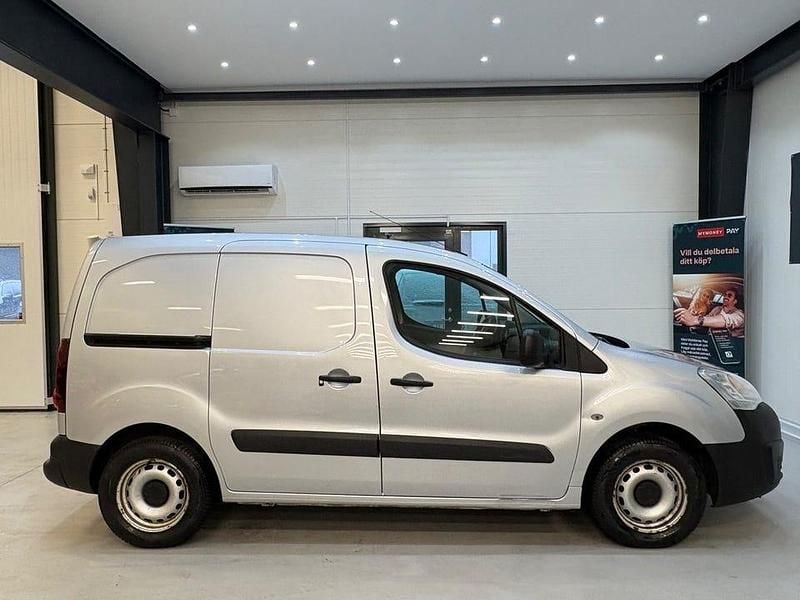 Begagnad Citroën Berlingo 75 HK (55 kW) 2017 Silver Minibuss