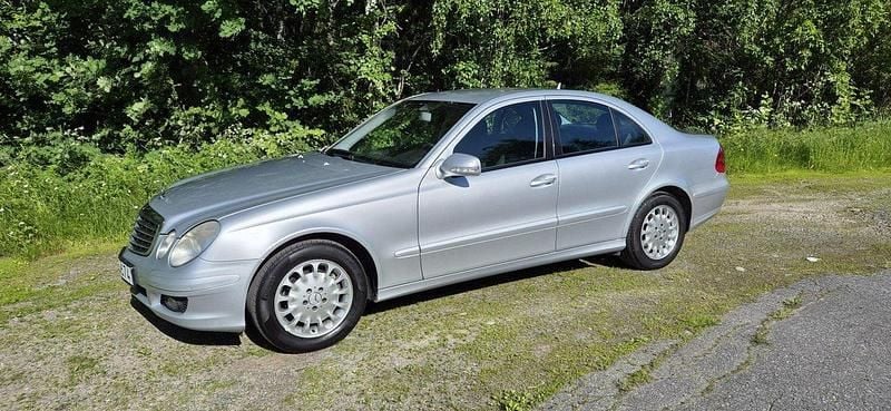 Silver Begagnad 2007 Mercedes E280 Sedan | 52 000 kr (Bra pris) - Bild 1/4
