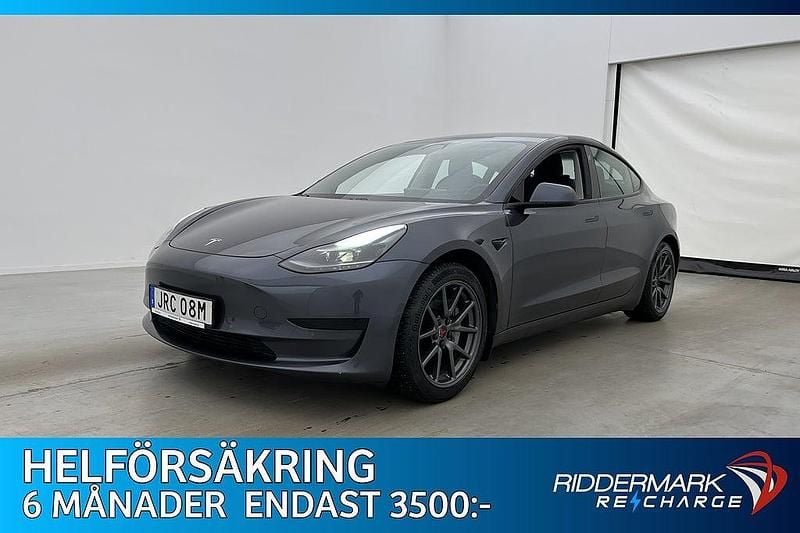 Grå Begagnad 2021 Tesla Model 3 Standard Range Plus Sedan | 249 800 kr (Bra pris) - Bild 1/3