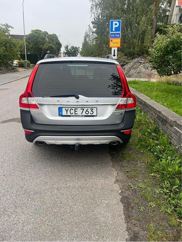 Silver Begagnad 2016 Volvo XC70 Momentum SUV | 235 000 kr (Dyr) - Bild 1/4