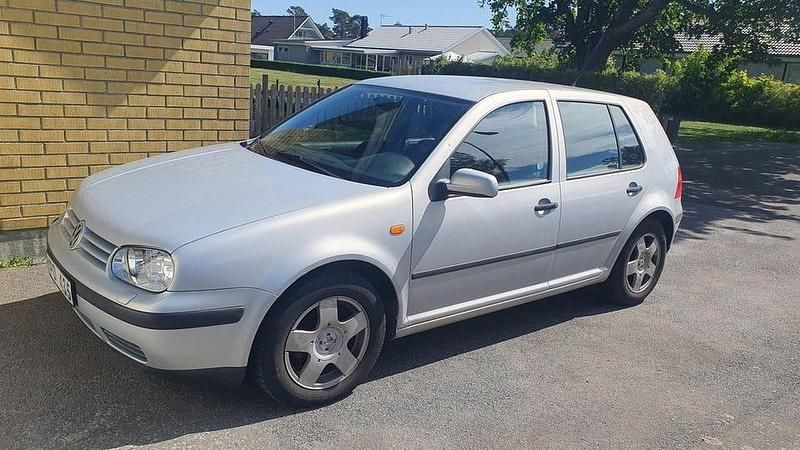 Begagnad 1999 VW Golf IV Halvkombi | 15 500 kr (Marknadspris) - Bild 1/4
