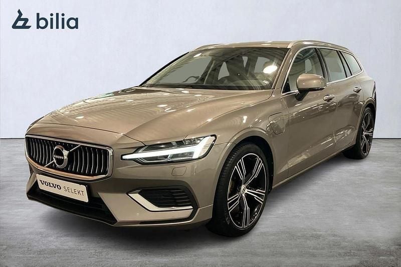 Grå Begagnad 2022 Volvo V60 Inscription Kombi | 369 900 kr (Marknadspris) - Bild 1/3