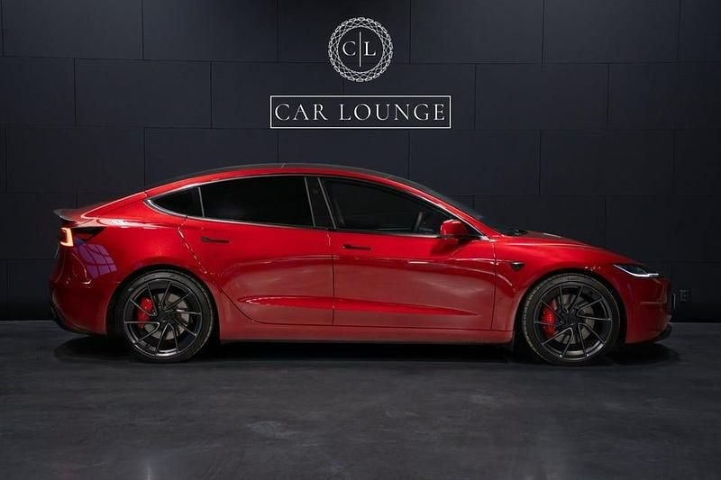 Begagnad Tesla Model 3 Performance 461 kW (627 HK) 2024 Ultra red metallic Sedan