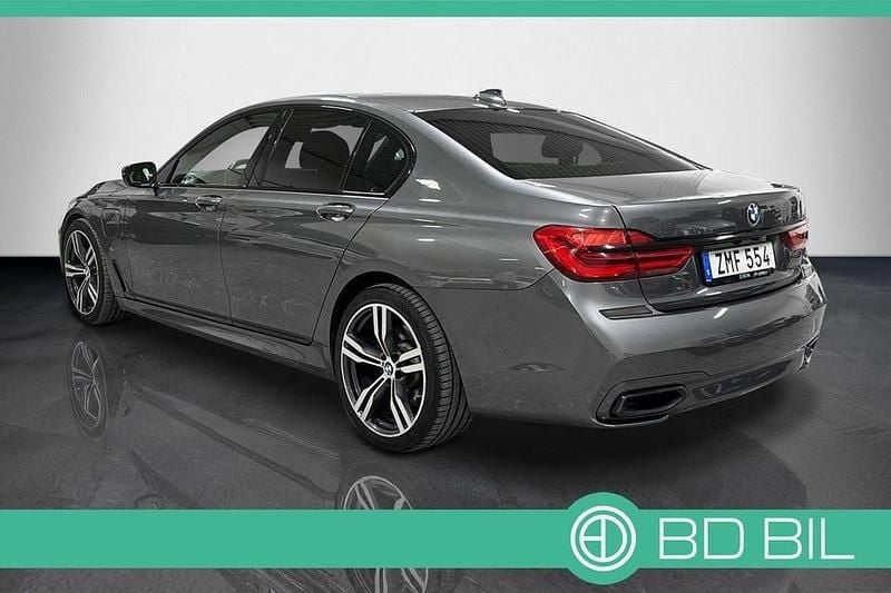 Begagnad BMW 740 M Sport 326 HK (239 kW) 2016 Magellan grå metallic Sedan