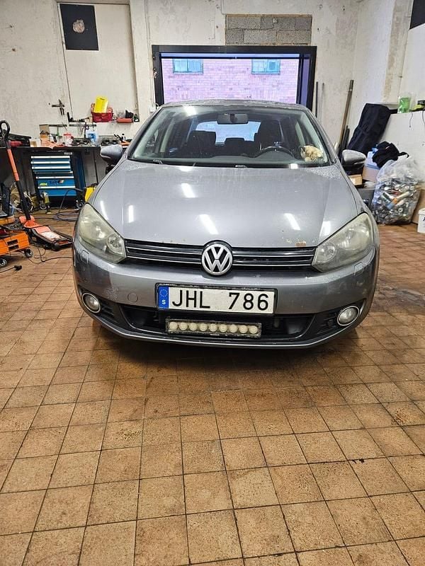 Begagnad VW Golf VI 102 HK (75 kW) 2011 Halvkombi