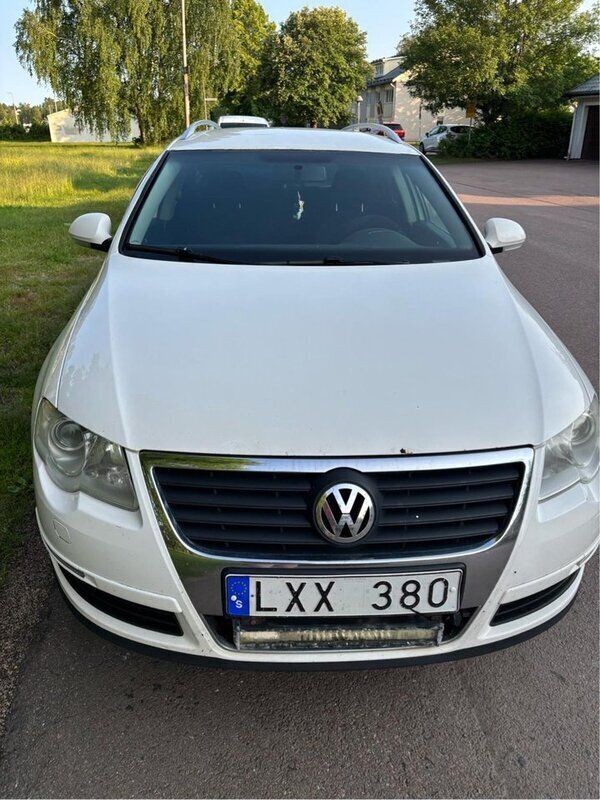 Vit Begagnad 2010 VW Passat Sportline Kombi | 23 000 kr (Marknadspris) - Bild 1/4