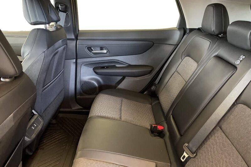 Grå Ny 2024 Nissan Ariya SUV | 570 200 kr (Bra pris) - Bild 1/4
