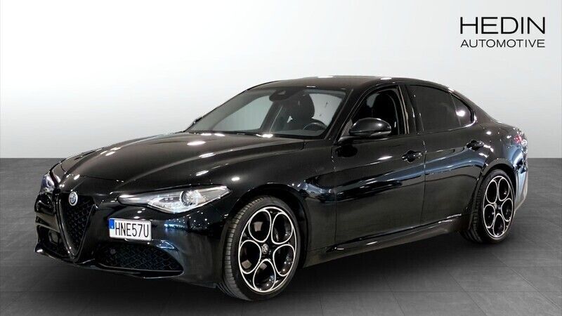 Svart (black) Begagnad 2020 Alfa Romeo Giulia Sprint Sprint Sportkupé | 269 900 kr - Bild 1/4