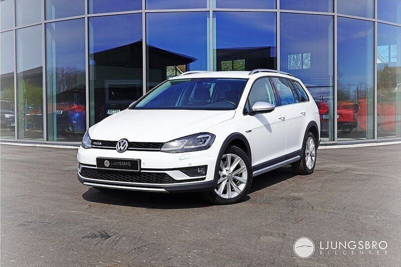 Vit Begagnad 2018 VW Golf Alltrack Kombi | 169 900 kr (Marknadspris) - Bild 1/4