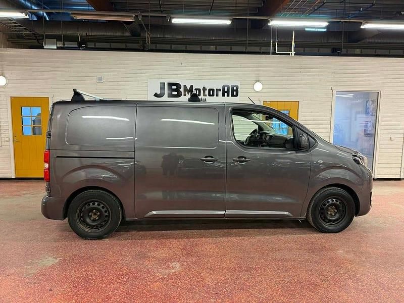 Grå Begagnad 2016 Toyota Proace Minibuss | 139 000 kr (Dyr) - Bild 1/4