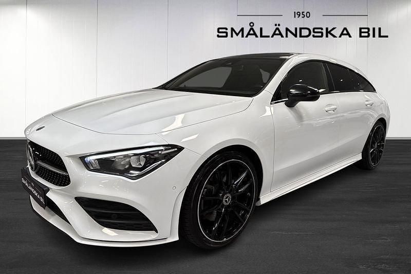 Vit Begagnad 2020 Mercedes CLA200 Shooting Brake AMG Kombi | 259 000 kr (Marknadspris) - Bild 1/4