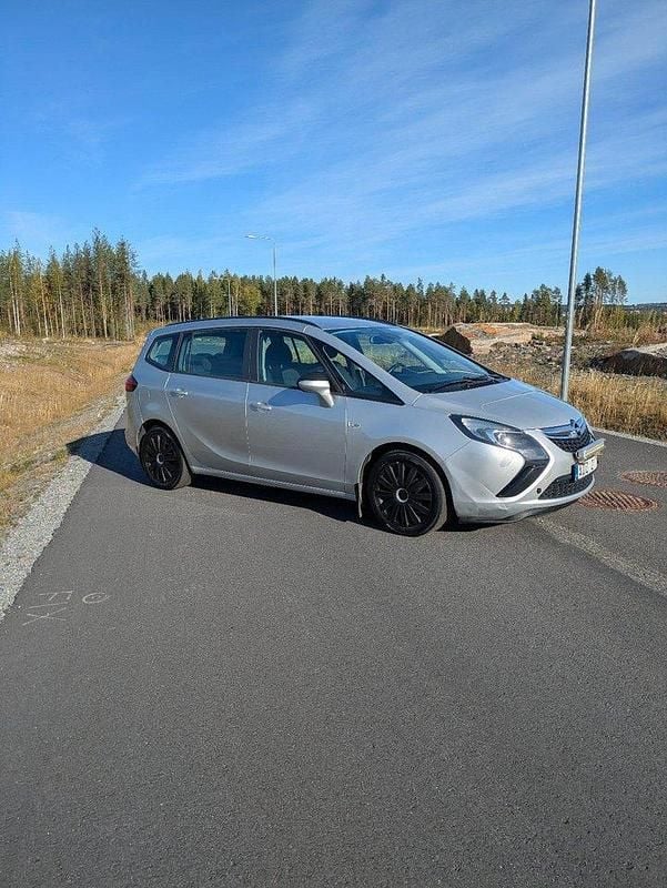 Grå Begagnad 2012 Opel Zafira Tourer Minibuss | 68 000 kr (Bra pris) - Bild 1/4