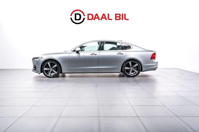 Silver Begagnad 2017 Volvo S90 R-Design Sedan | 269 700 kr (Marknadspris) - Bild 1/4