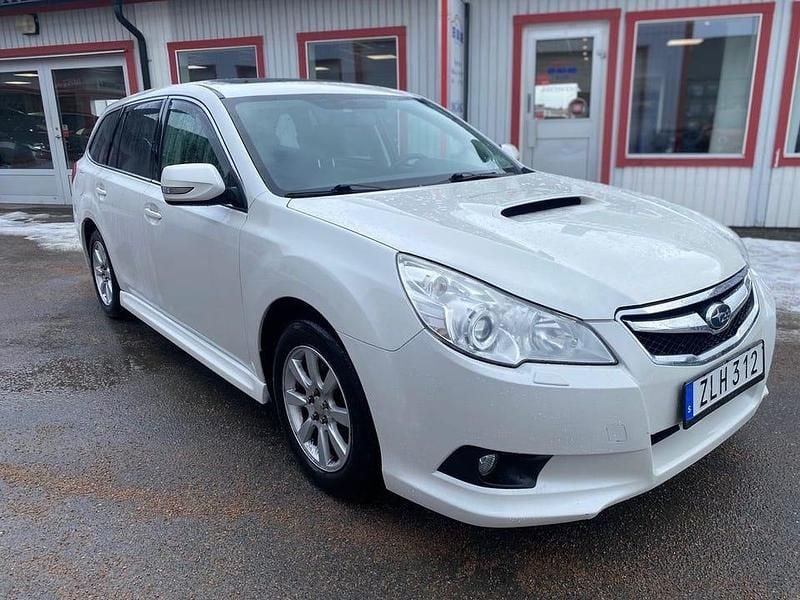 Begagnad Subaru Legacy 151 HK (111 kW) 2010 Vit Kombi